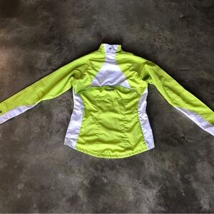Pearl Izumi Wind jacket with zip off sleeves. Size Small